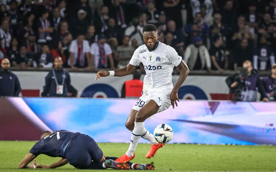 Om Chancel Mbemba Bien Suspendu Contre Le Psg Africa Top Sports