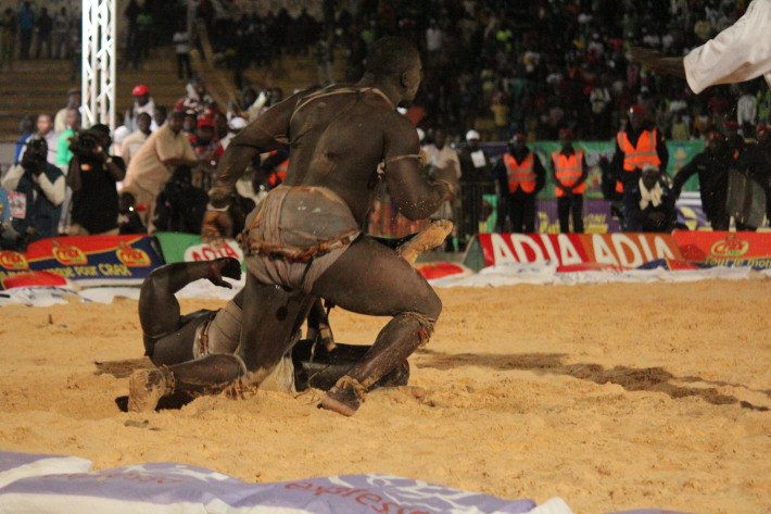 Lutte SÃ©nÃ©gal: Inattendu, Modou LÃ´ terrasse Eumeu SÃ©ne de