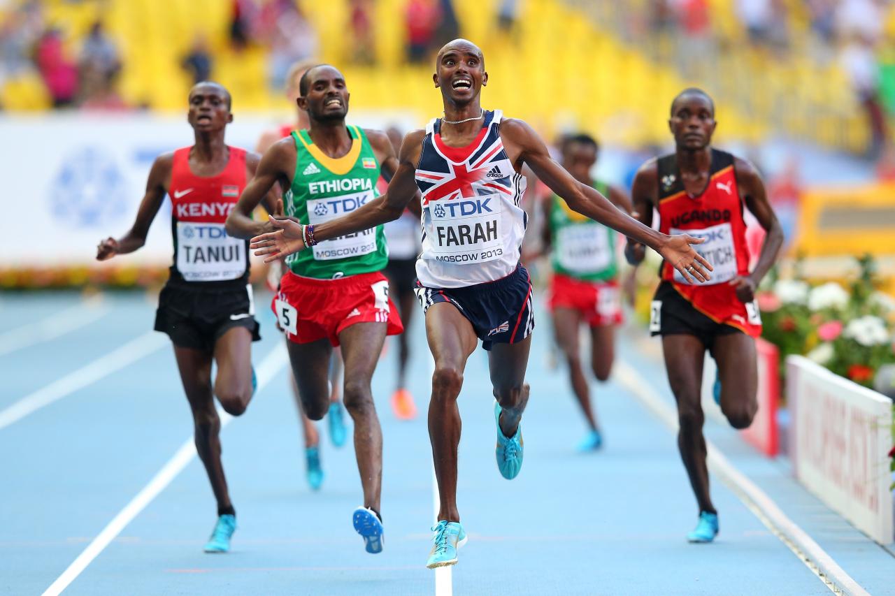 Mo Farah: Il Bat Le Record Du Monde Du 100m De Course En Sac- Vidéo ...