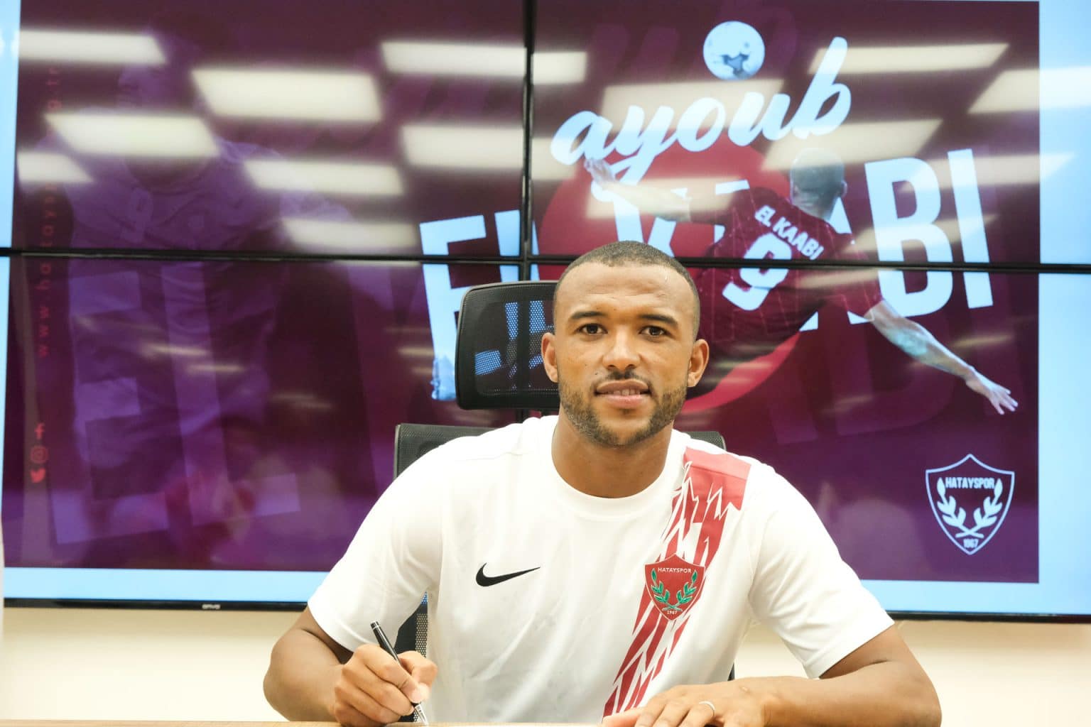  Ayoub El Kaabi celebrates his goal against Olympiacos by signing a contract with Hatayspor.