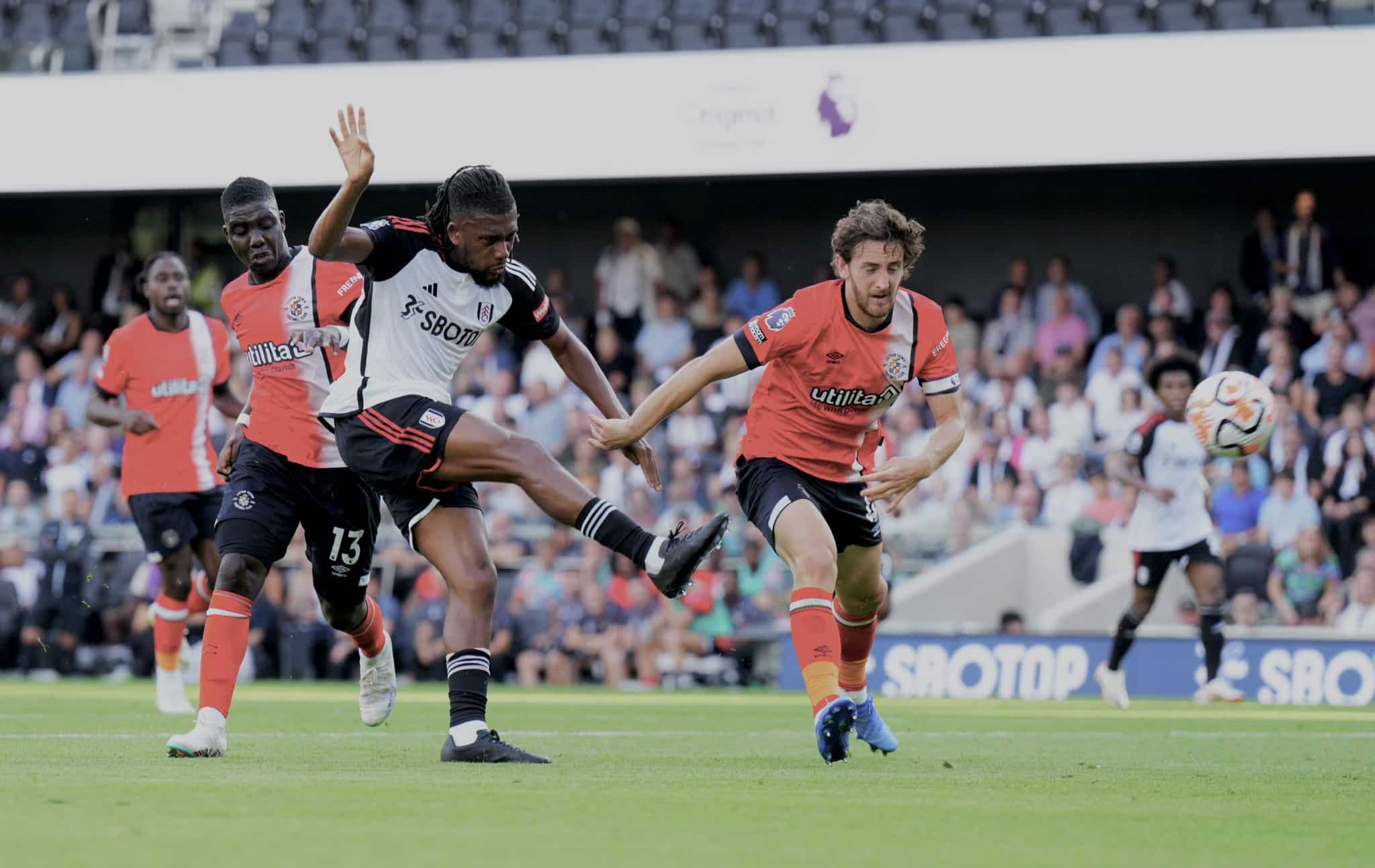 Alex Iwobi Fait Ses Débuts Avec Fulham