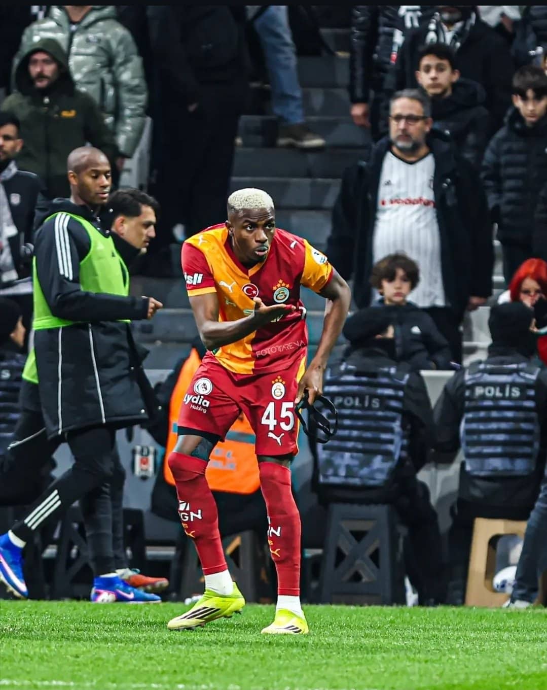 Osimhen Header Seals Derby Win for Galatasaray Against Besiktas