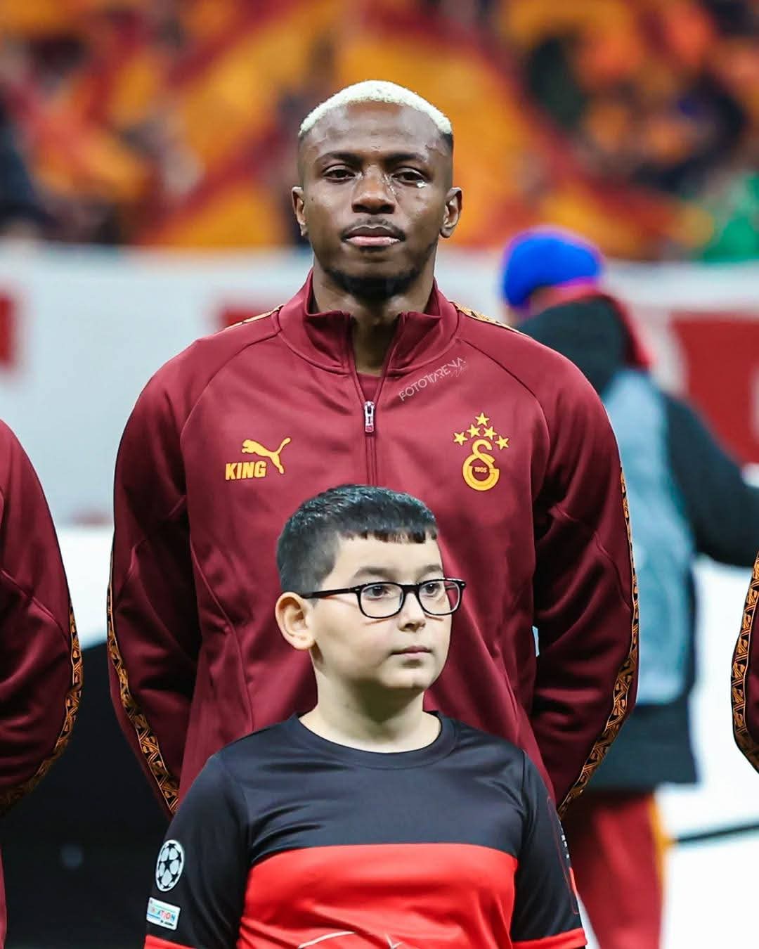 Osimhen in Tears After Heartfelt Galatasaray Fan Tribute