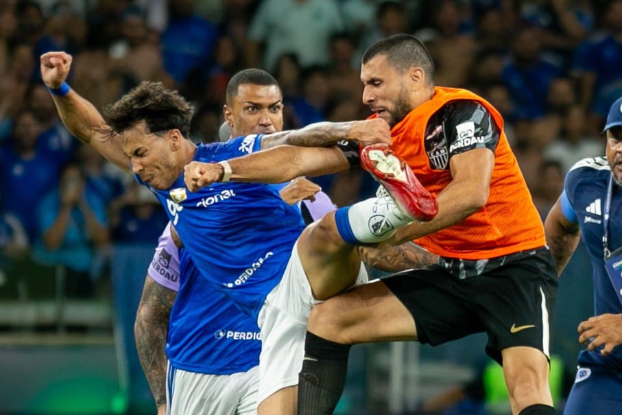 23 Players Sent Off as Chaos Erupts in Campeonato Mineiro Final