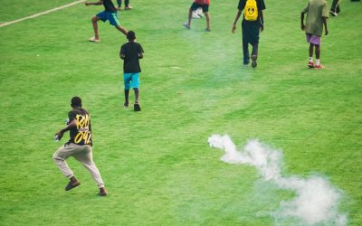 RDC : le ministre des Sports tape du poing sur la table après les incidents au stade