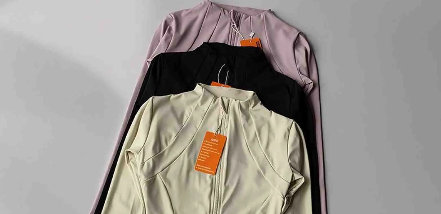 Les vêtements et accessoires de yoga incontournables pour une pratique optimale