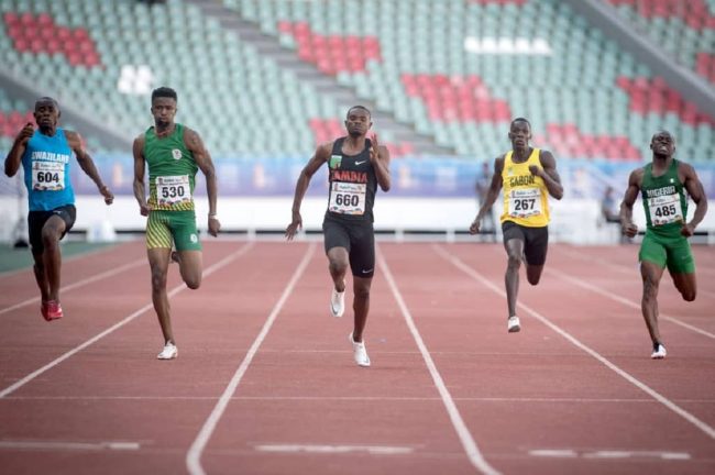 Scène surréaliste à la finale du 100m masculin des championnats d'Afrique d'athlétisme à Accra