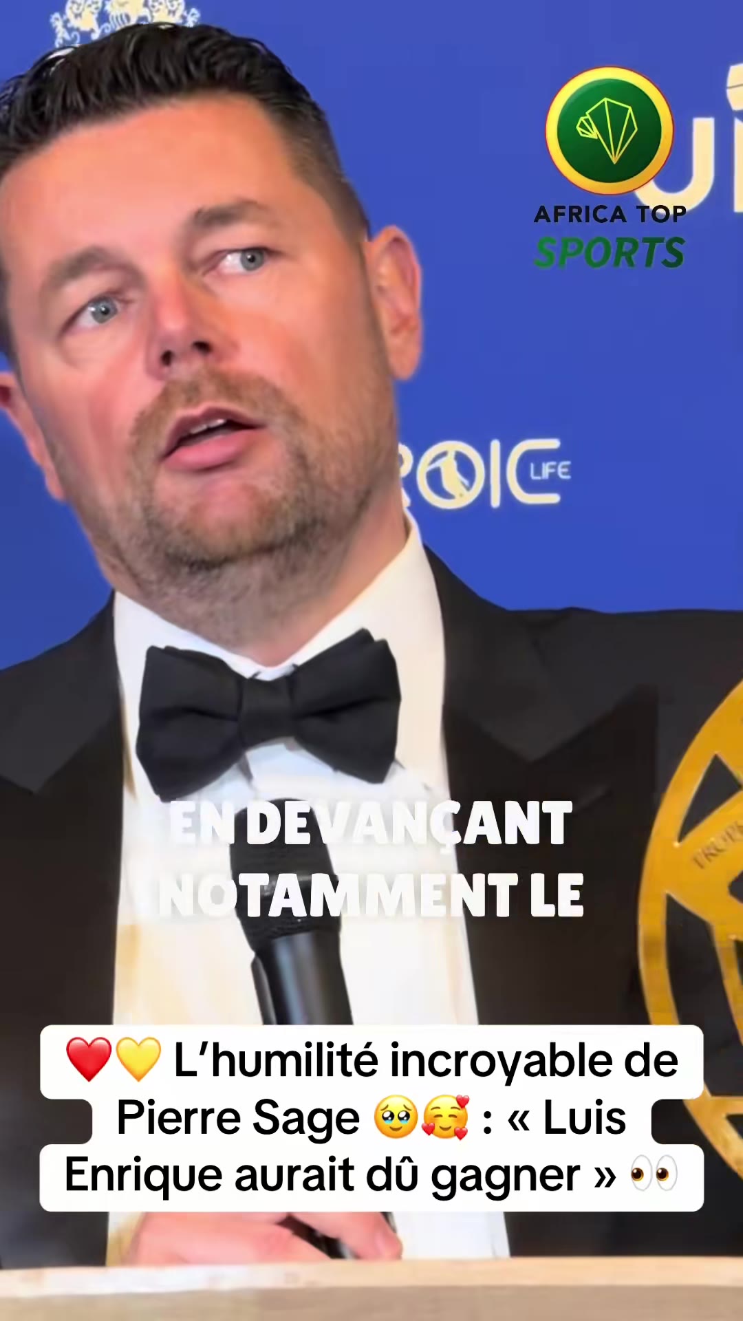 ️ Pierre Sage ❤️ après avoir remporté le trophée de meilleur entraî...