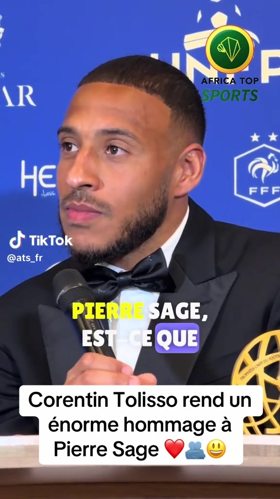 ️ Corentin Tolisso sur Pierre Sage après son trophée de meilleur ent...