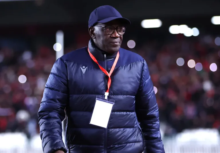 Lamine Ndiaye vise le trophée de la Coupe CAF