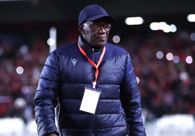Lamine Ndiaye vise le trophée de la Coupe CAF