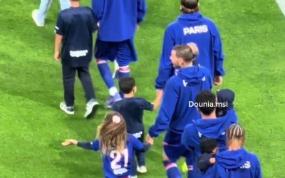 L entree magistrale des joueurs du PSG pour le dernier match au Parc via Dounia Mesli ATS_fr