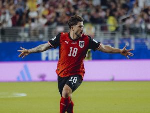 Romano Schmid met l&rsquo;Autriche en tête avec un magnifique tir enroulé de près de 17 mètres !