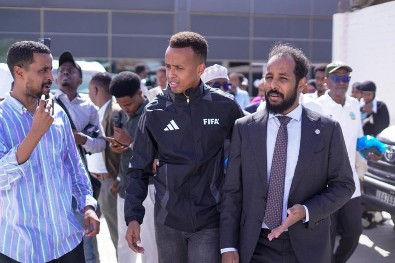 Coupe du Monde 2026 : De retour en Somalie, l&rsquo;arbitre Omar Artan acceuilli en heros