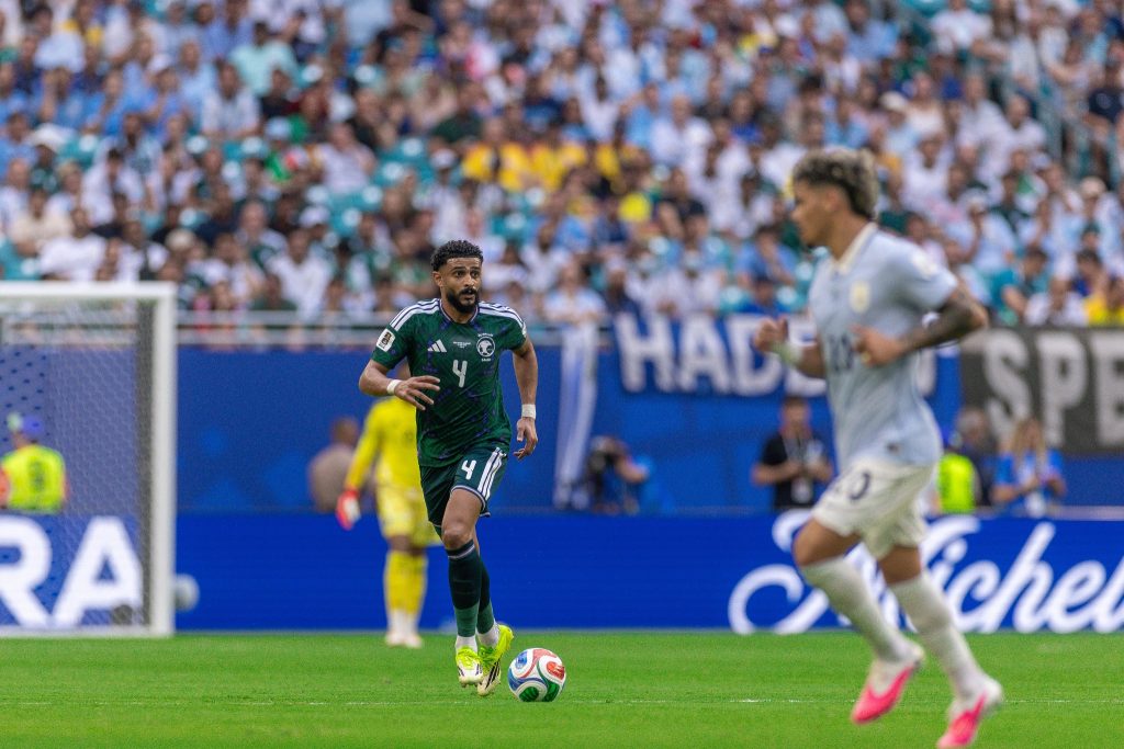 L'Arabie saoudite mène devant l'Uruguay grâce à un but de Abdulelah Alamri à la 40è minute