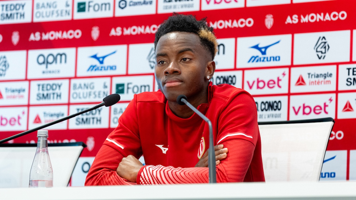 Simon Adingra: Ajax Negotiates Transfer of Ivorian Winger