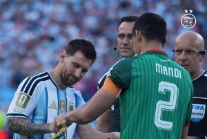 Aissa Mandi loue le génie de Lionel Messi lors du match entre l'Argentine et l'Algérie à la Coupe du monde 2026