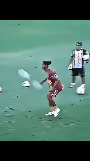 🇧🇷 Ronaldinho — la magie brésilienne intacte, leçon de skills