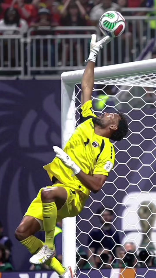 Cape Verde GK, Vozinho's Mum finally got her visa to watch her son at...