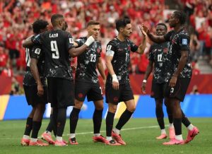 Le Canada arrache sa première victoire de son histoire en Coupe du monde face au Qatar. Les Canucks perdent sur blessure Ismaël Koné, le Qatar termine à 9