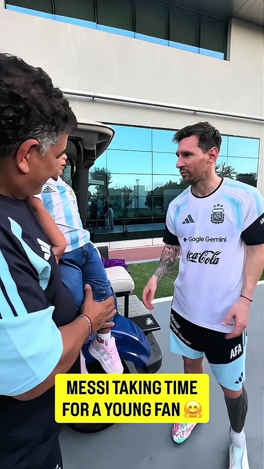 Messi and his cutest little fans