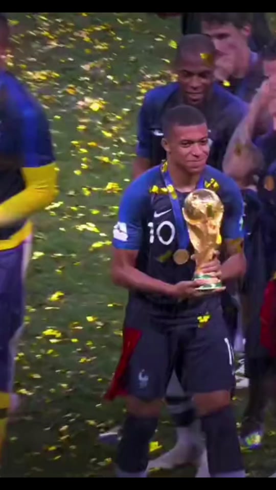 Mbappé le roi des bleus va ramener la Coupe à la maisson ...