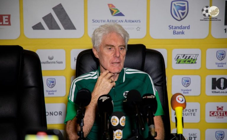 Hugo Broos indigné après la sanction de trois matchs infligée à Themba Zwane