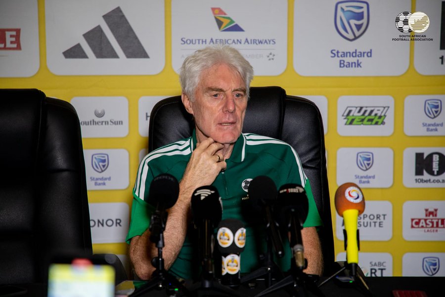 Hugo Broos indigné après la suspension de trois matchs infligée à Themba Zwane