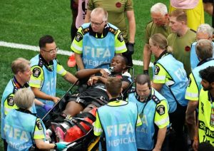 Ismaël Koné est évacué sur civière lors du match contre le Qatar à la Coupe du monde 2026