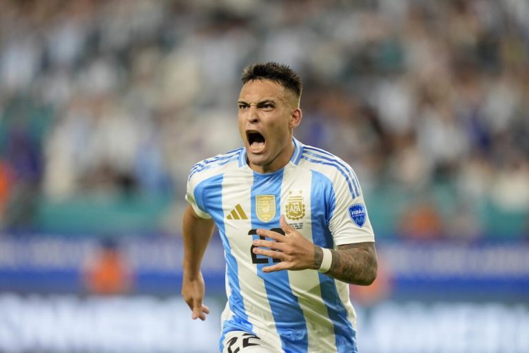L'Argentine mène 2 buts à 0 devant la Jordanie