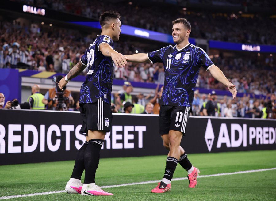 L'Argentine mène 2 buts à 0, à la mi-temps, grâce à Lo Celso et Lautaro Martinez