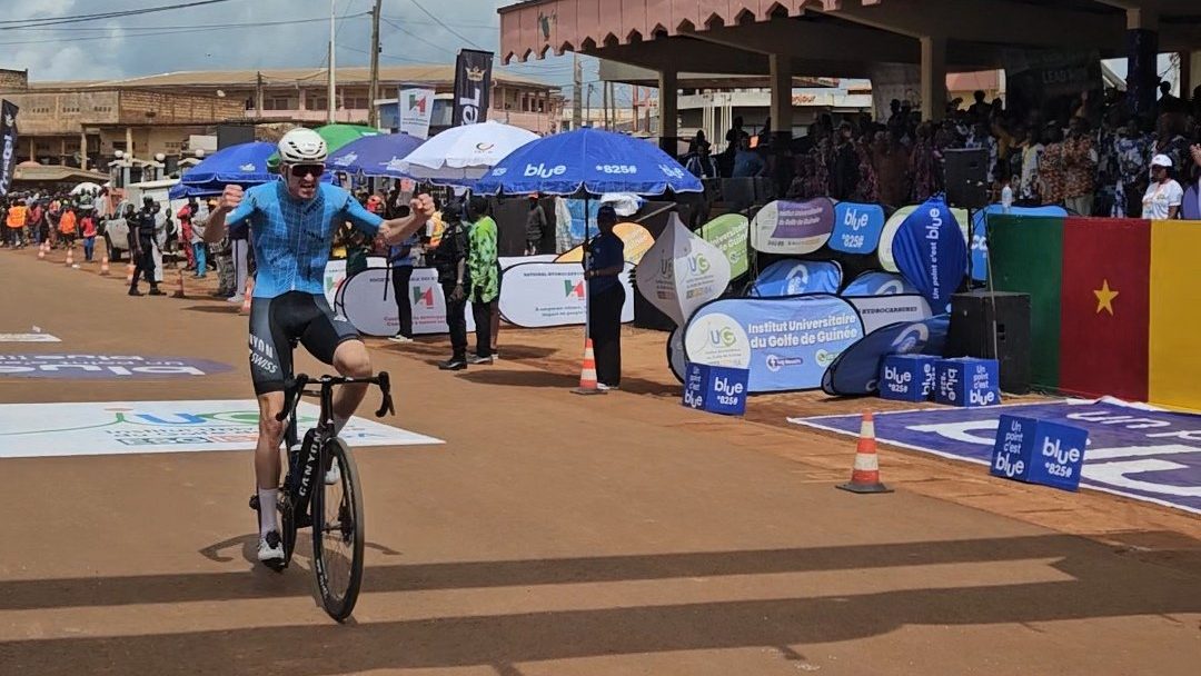 Tour cycliste du Cameroun : Leo Charrois remporte la 5è étape et s’empare du maillot jaune