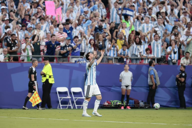 Lionel Messi 2tablit un nouveau record dans l'histoire de la Coupe du monde