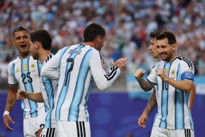 L'Argentine mène devant l'Algérie à la mi-temps grâce au duo Messi - De Paul.