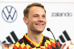 Manuel Neuer établit un nouveau record et devient le premier gardien de but à disputer 21 matchs de Coupe du monde