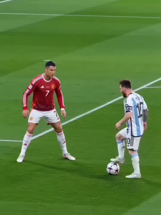 Ronaldo vs Messi : le duel des légendes en skills et buts