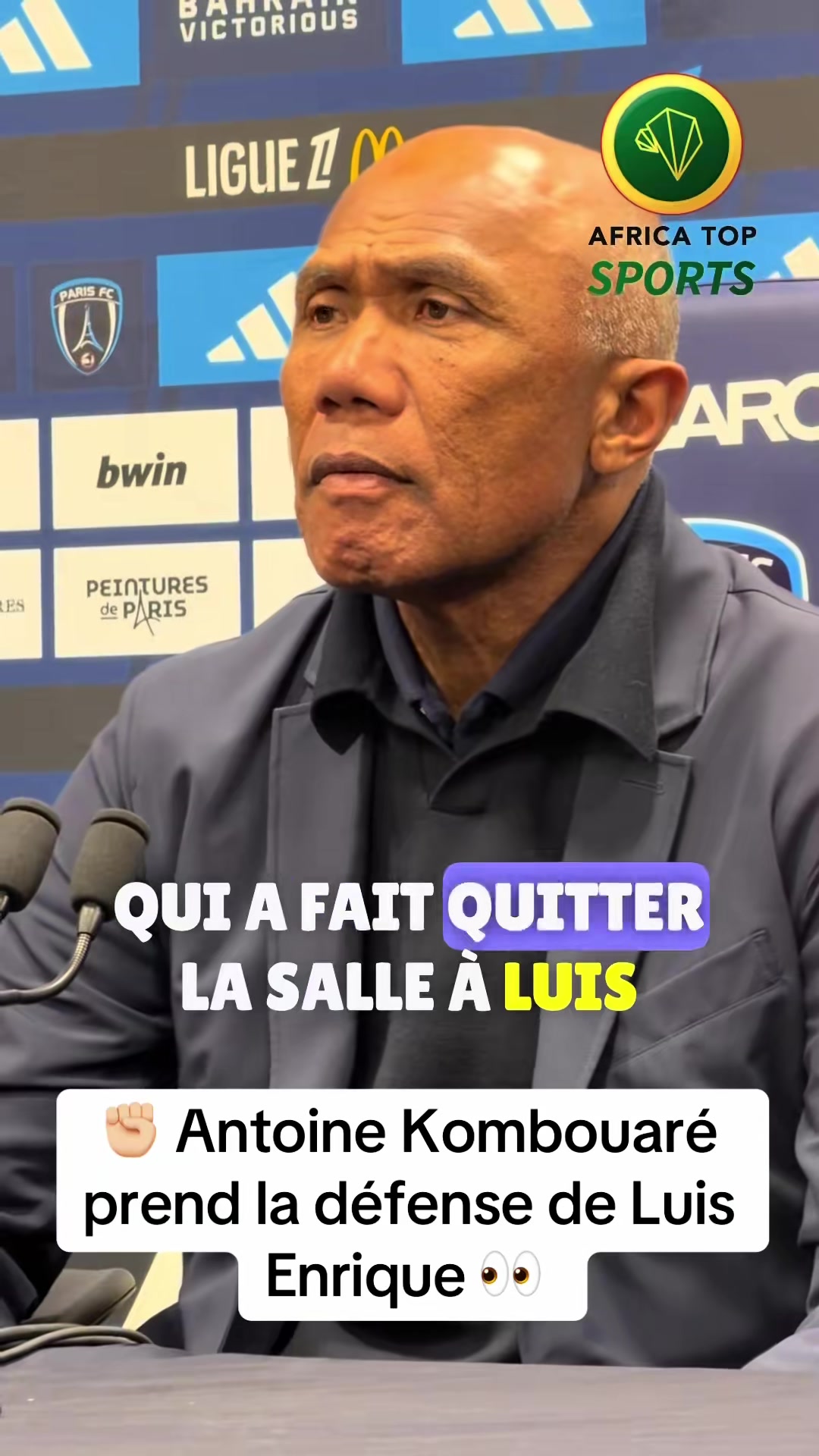 🎙️ Scène pleine de respect en conférence de presse après la victoire du Paris FC contre le Paris Saint-Germain. Alors qu’une journaliste demande à Luis Enrique si cette deuxième défaite en trois matchs face au PFC marque le début d’une rivalité sportive entre les deux clubs parisiens, le coach du PSG quitte la salle, agacé par la question. 😳 C’est ensuite Antoine Kombouaré qui prend sa défense avec une réponse aussi honnête que lucide : 🗣️ « Non, mais il ne faut pas rêver les mecs, sans déconner. Nous, on est à des années-lumière du PSG. Je comprends que le mec se vexe avec votre question à deux balles. Très honnêtement, nous, on est des nains à côté du PSG. Oui, on est capables de gagner… mais en face, il y a des mecs qui vont peut-être être doubles champions d’Europe. Vous savez ce que c’est, ça ? C’est incroyable. La difficulté pour eux, c’est de se motiver pour ce genre de match, parce qu’ils ont déjà tous la tête à la finale. Et ça, il faut avoir été joueur pour le comprendre. Nous, il fallait mettre le curseur très haut : nous à 100 %, eux à 50 %, ça donne 2-1. Mais si le PSG est à 100 %, il n’y a pas de match. » 👏 💬 Une sortie pleine de respect envers le PSG et Luis Enrique, malgré la victoire du PFC.