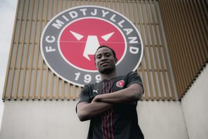 Hassan Momodu Kashietu : le milieu nigérian rejoint Midtjylland (Officiel)