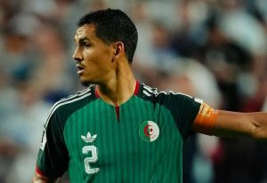 Algérie : Aissa Mandi annonce sa retraite internationale