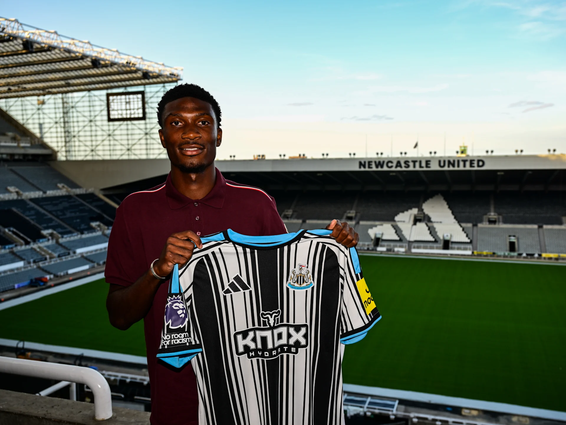 Transfert: Aladji Bamba rejoint Newcastle