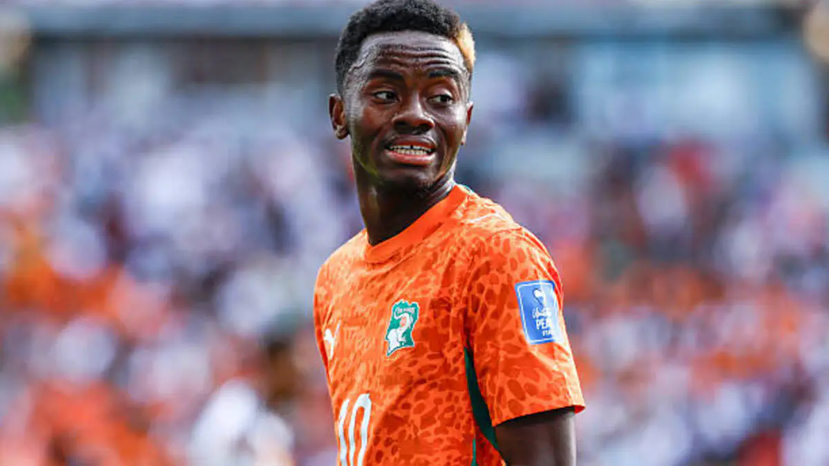 Simon Adingra Le G nie Ivoirien Passe Sa Visite M dicale L Ajax Simon Adingra Le G nie Ivoirien Passe Sa Visite M dicale L Ajax