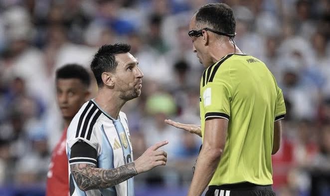 Coupe du monde 2026 : le recadrage ferme de Lionel Messi face à l&rsquo;arbitre João Pinheiro
