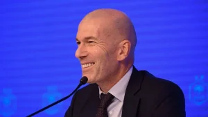 Zinedine Zidane évoque les pistes sur son style de jeu à la tête de l'équipe de France