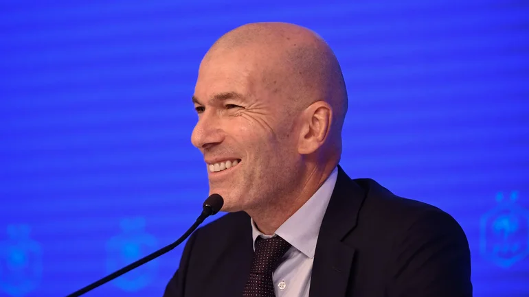 Zinedine Zidane évoque les pistes sur son style de jeu à la tête de l'équipe de France