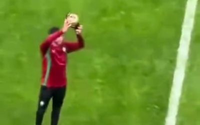 Achraf Hakimi présente son Ballon d’Or africain lors du lancement officiel de la CAN 2025 😍🇲🇦 #CAN2025 #AchrafHakimi …