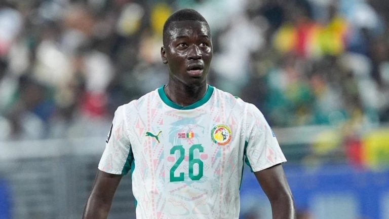 Coup de tonnerre : Pape Gueye quitte l&rsquo;équipe nationale du Sénégal après l&rsquo;élimination
