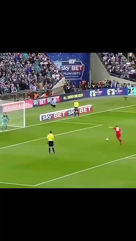 Gardien de but : l&rsquo;arrêt qui affole TikTok (Sky Bet Play-Offs)