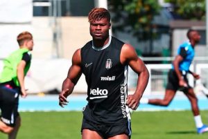 Beşiktaş : Emmanuel Agbadou déjà poussé vers la sortie ?