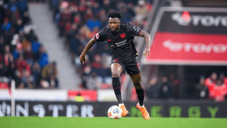 Edmond Tapsoba: Malgré l&rsquo;intérêt d&rsquo;Arsenal et Manchester, Leverkusen ferme la porte à un départ