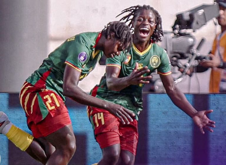 Myriam Nyadjou célèbre avec le Cameroun face au Nigeria
